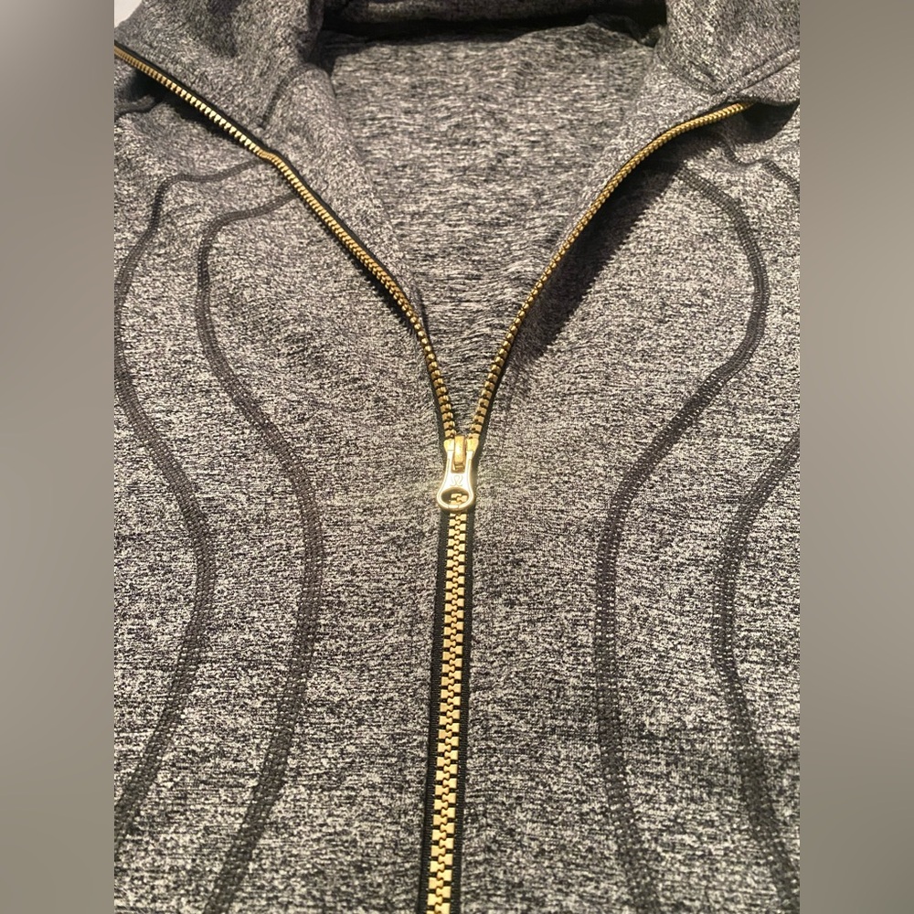 Lululemon Grey Marbled
Jacket. Size 6 - Picture 7 of 7